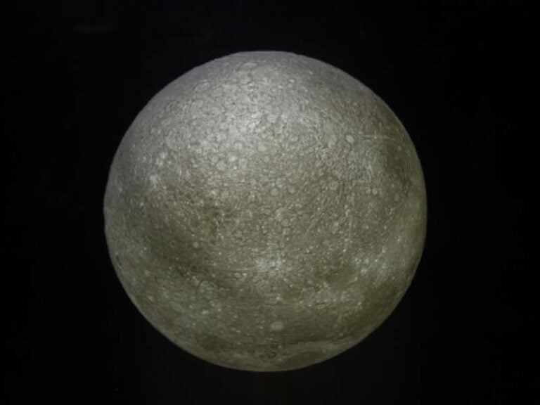 Model księżyca (podświetlony)
